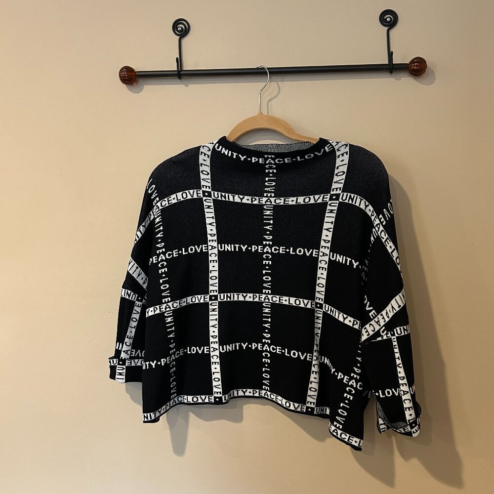 Gabrielle Union Sweater Crop Top, B/W, size XL, short sleeve, soft & stylish!